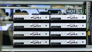 Pudełka z konsolami Project Scorpio w wersjach deweloperskich - zdjęcie: Gamastura.com