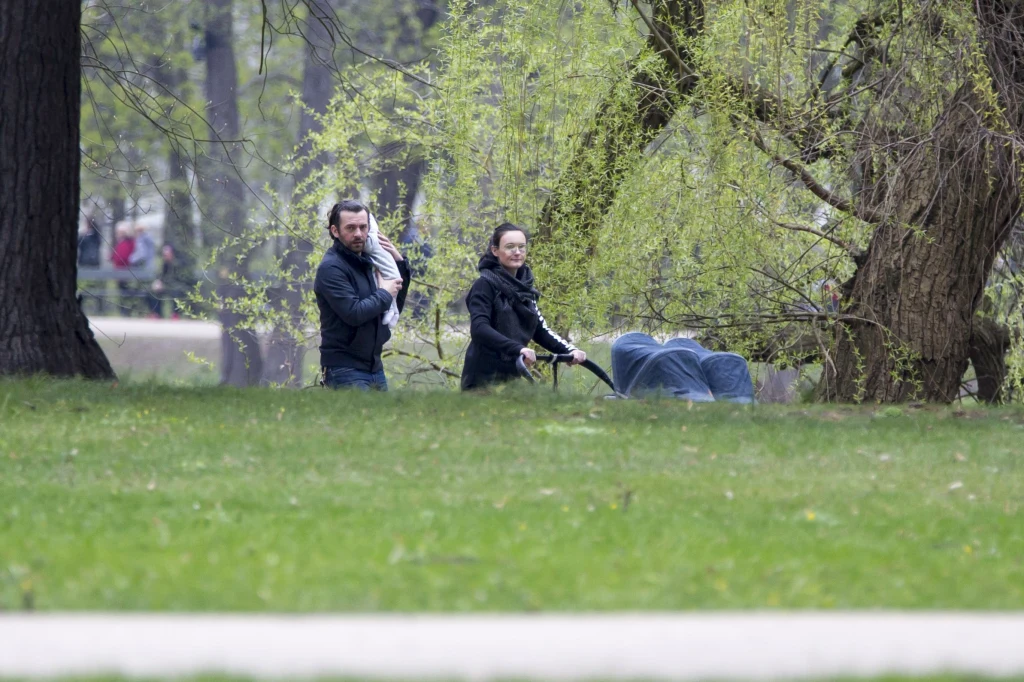 Piotr Głowacki z żoną i bliźniakami Piotr Głowacki z żoną i bliźniakami