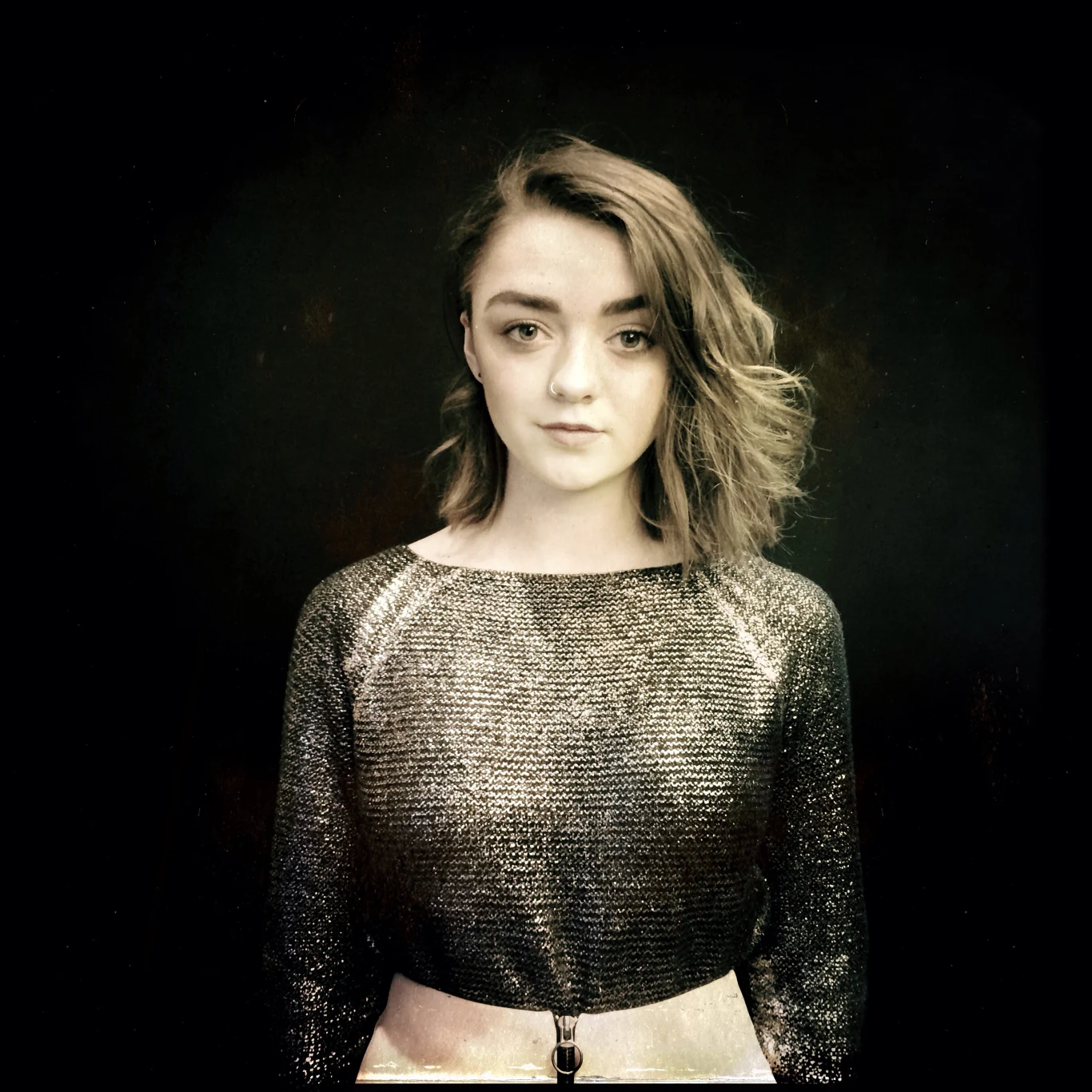 Brytyjska aktorka Maisie Williams, znana z występu w produkcji HBO "Gra o tron", w sobotę, 15 kwietnia, obchodzi 20. urodziny.

W 2015 roku Williams odebrała w imieniu ekipy i obsady show wyróżnienie z okazji pobicia przez produkcję HBO rekordu Guinnessa. Serial "Gra o tron" trafił do Księgi Rekordów Guinnessa jako produkcja telewizyjna, którą pokazywano w tym samym czasie w największej ilości krajów.

"Jestem niezwykle zadowolona z faktu, że 'Gra o tron' stała się częścią Księgi Rekordów Guinnessa. Nie mogę doczekać się, aby zobaczyć twarz mojego przyrodniego brata, który co roku dostaje pod choinkę aktualne wydanie" - powiedziała Williams.