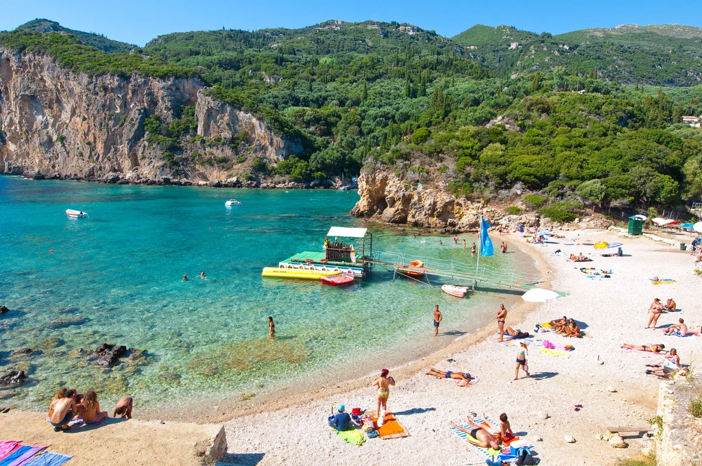 Rajskie plaże Korfu nie są tak oblegane przez turystów, jak na Krecie