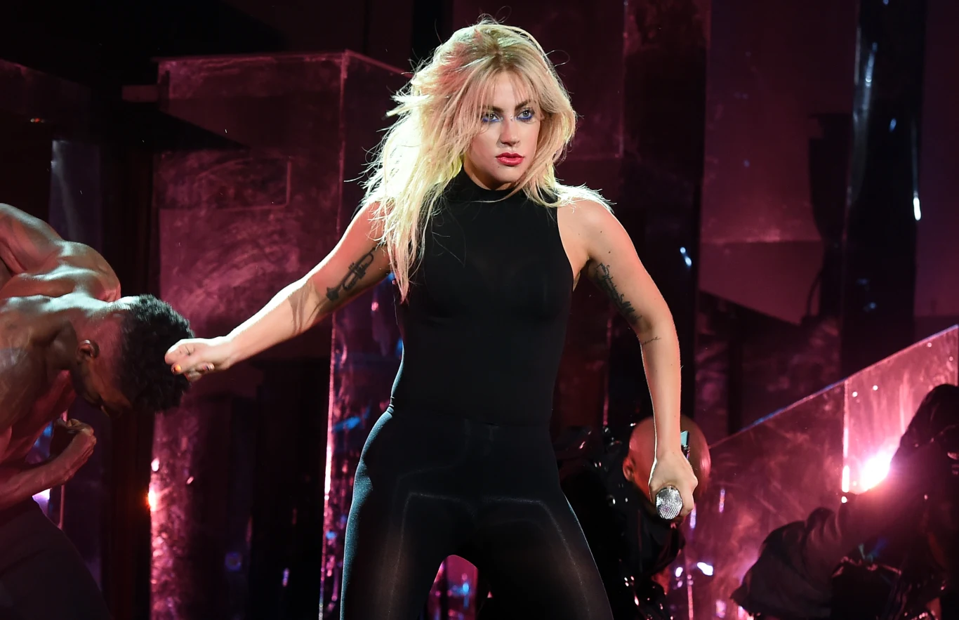 W dniach 14 - 16 kwietnia odbył się pierwszy weekend festiwalu Coachella. Jednym z headlinerów imprezy była Lady Gaga W dniach 14 - 16 kwietnia odbył się pierwszy weekend festiwalu Coachella. Jednym z headlinerów imprezy była Lady Gaga