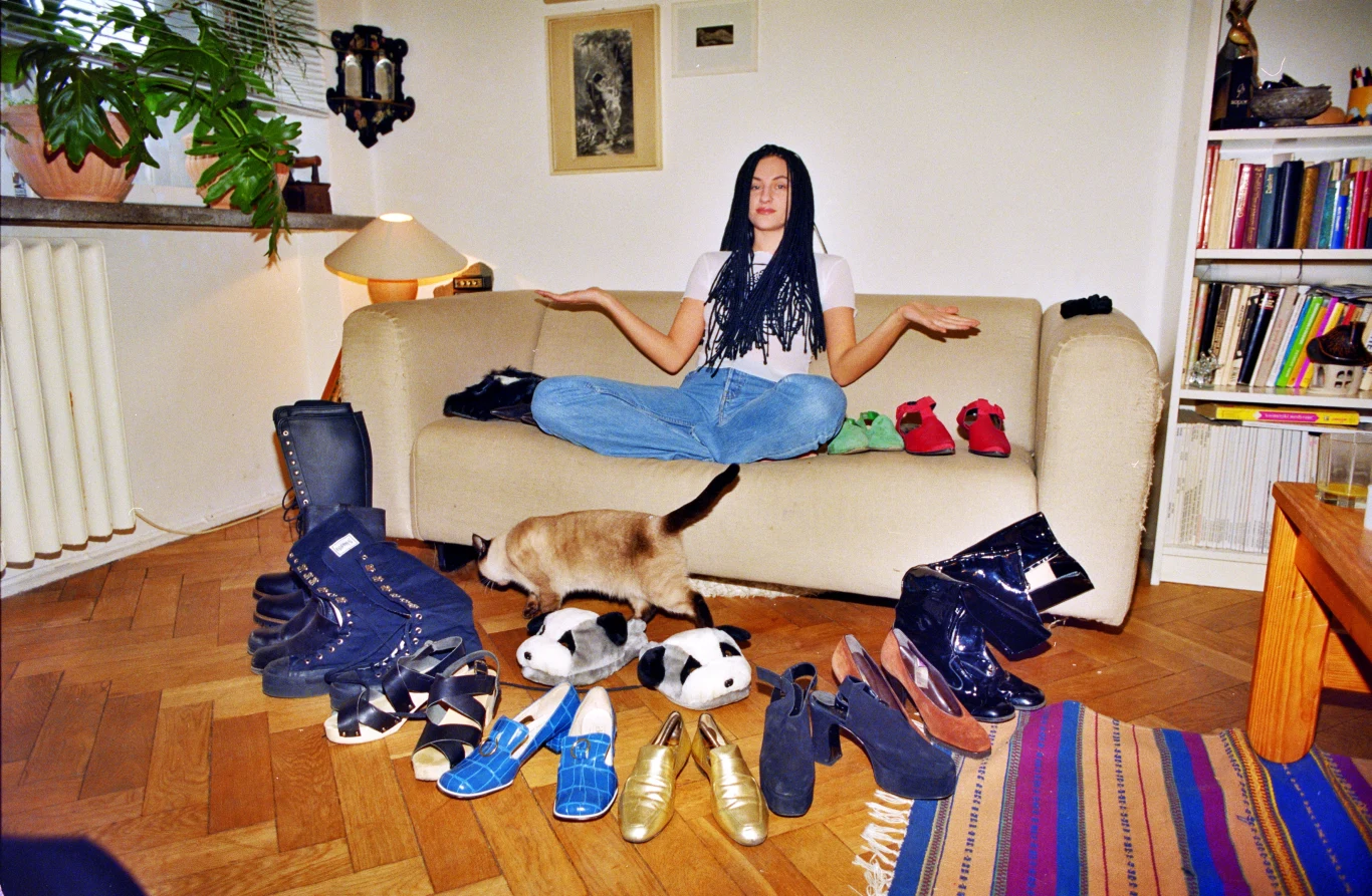 Kayah w swoim mieszkaniu, 1995 Kayah w swoim mieszkaniu, 1995