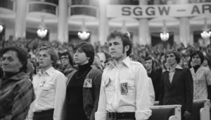 Zdjęcie ilustracyjne: Członkowie Socjalistycznego Związku Studentów Polskich podczas uroczystości inauguracji roku akademickiego