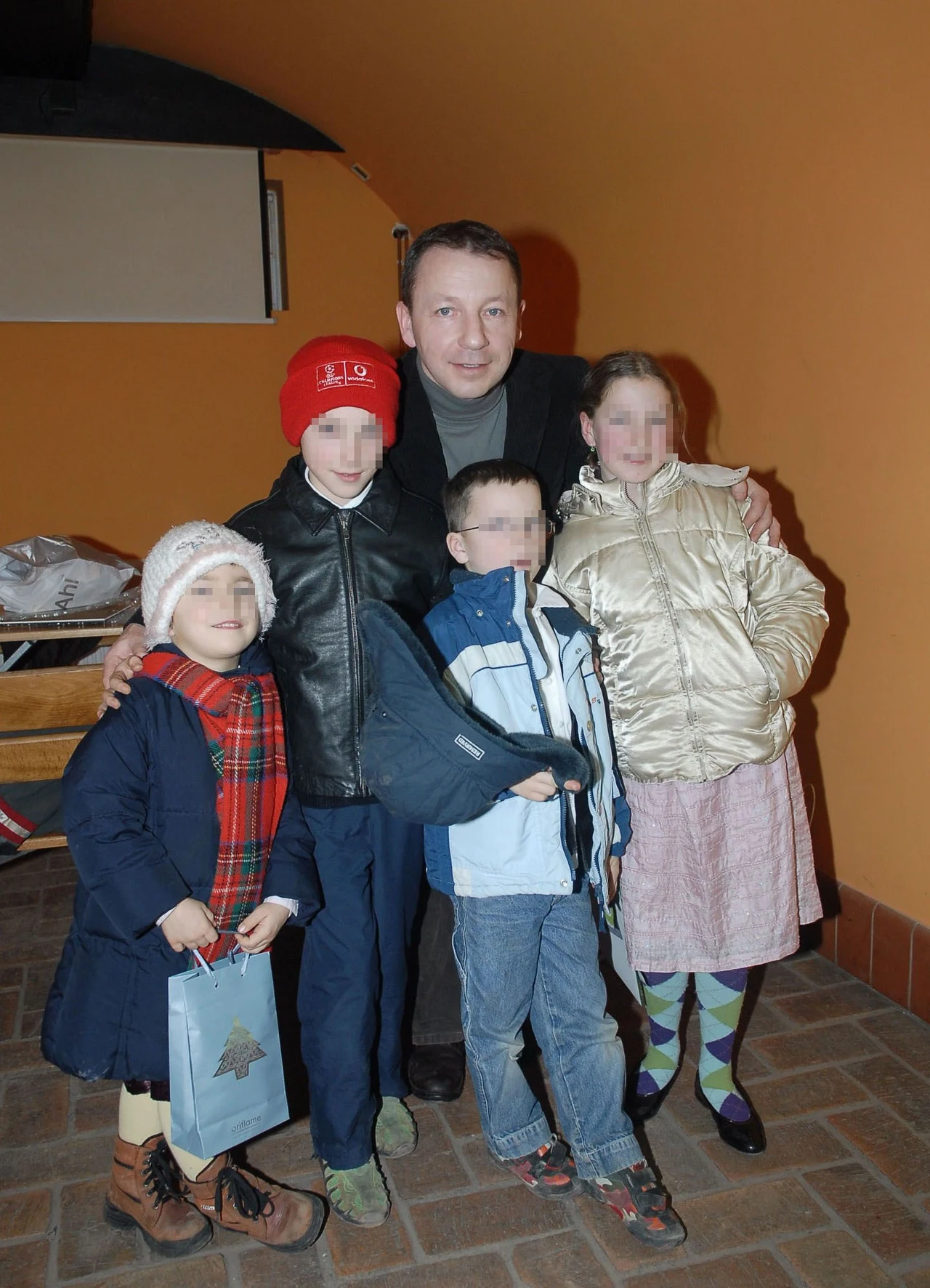 Zbigniew Zamachowski z dziećmi (Zdjęcie archiwalne) Zbigniew Zamachowski z dziećmi (Zdjęcie archiwalne)