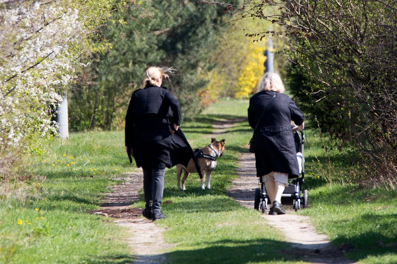 Kasia Kwiatkowska na pierwszym spacerze z córką