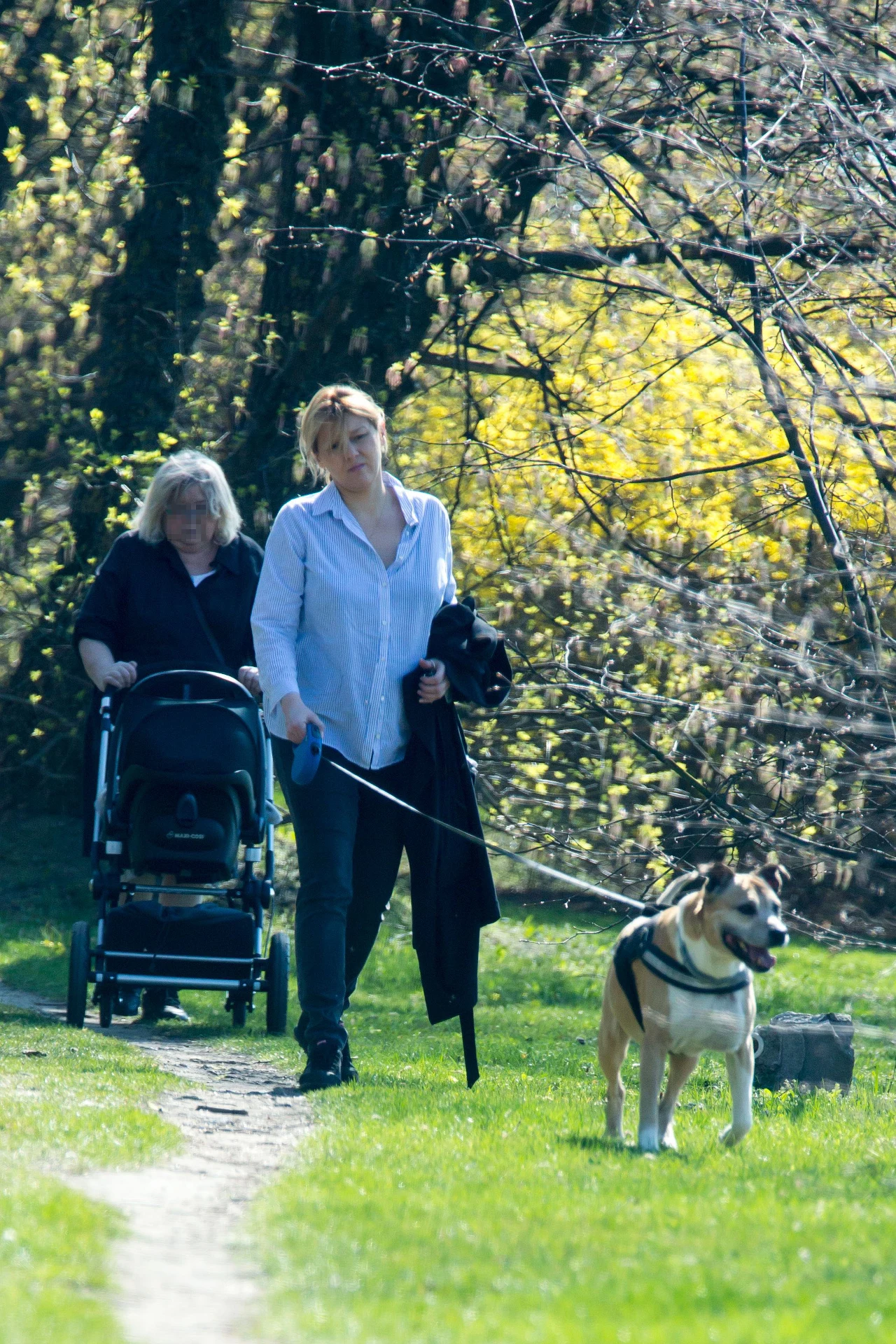 Kasia Kwiatkowska na pierwszym spacerze z córką