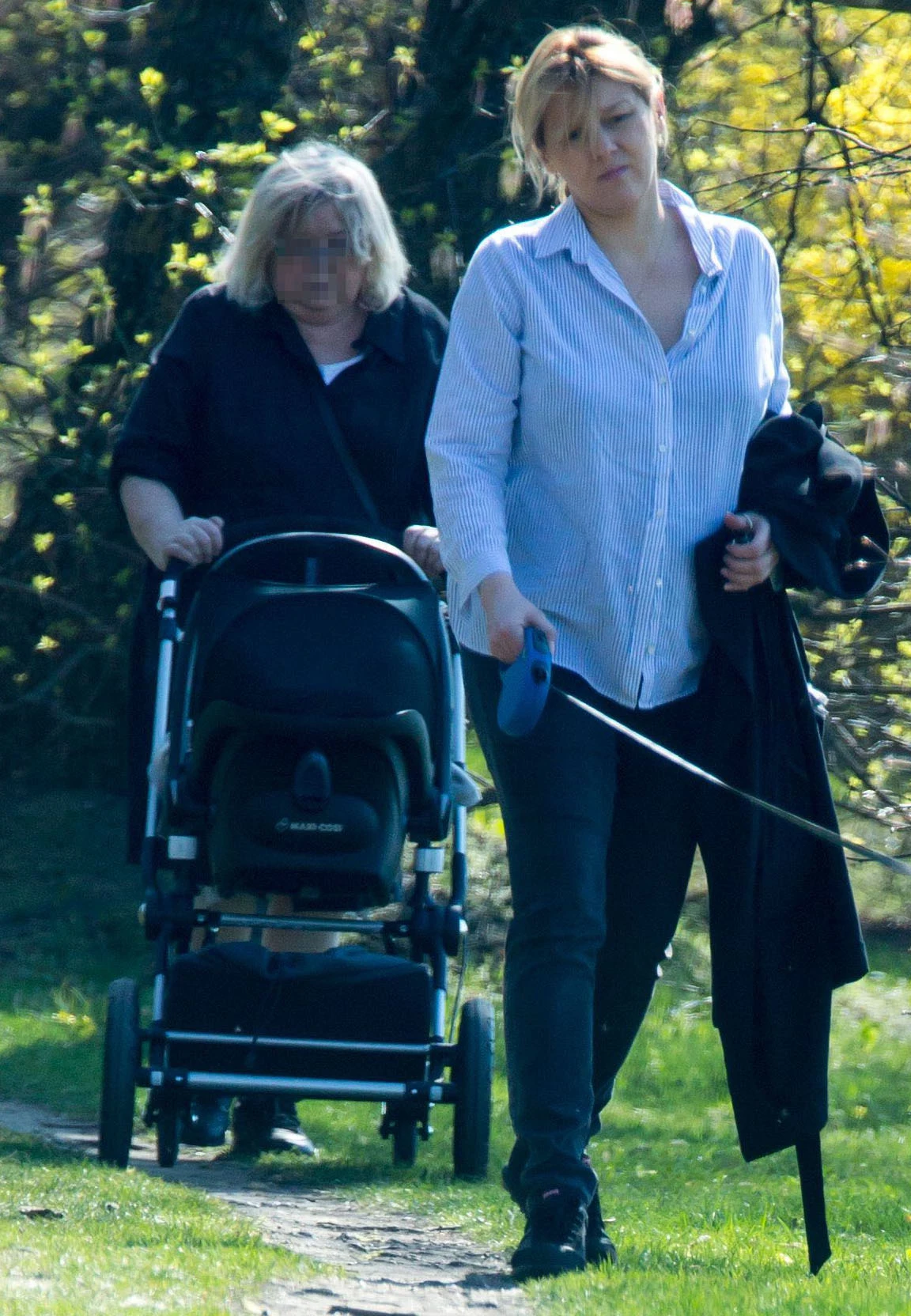 Kasia Kwiatkowska na pierwszym spacerze z córką