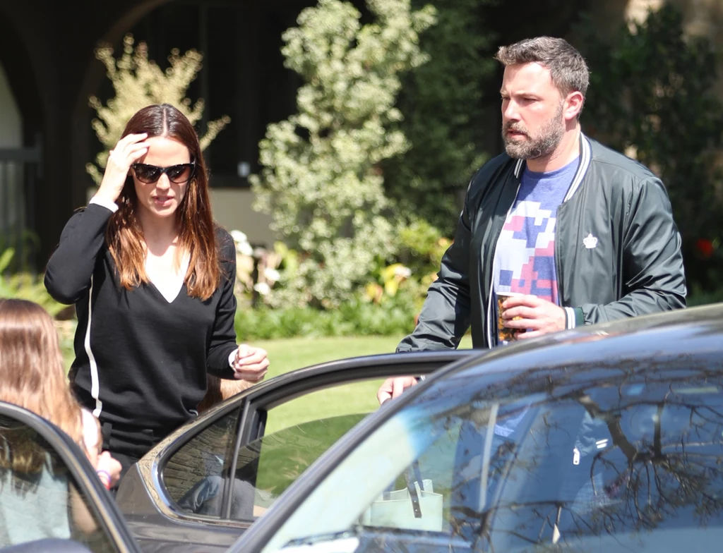 Ben Affleck i Jennifer Garner idą do kościoła z dziećmi