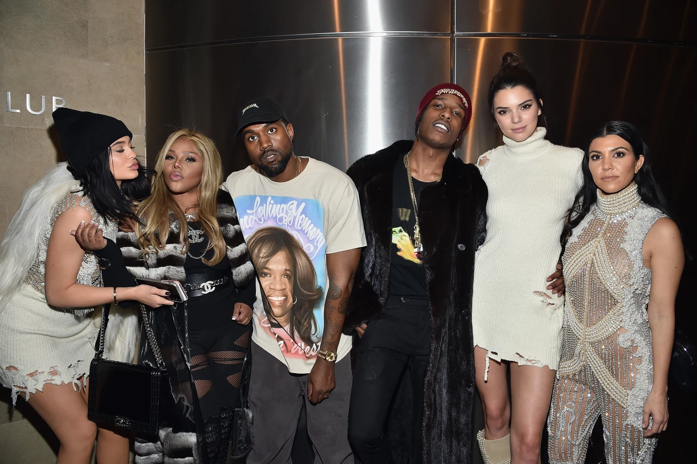 Lil Kim (druga po lewej, obok Kylie Jenner) Lil Kim (druga po lewej, obok Kylie Jenner)
