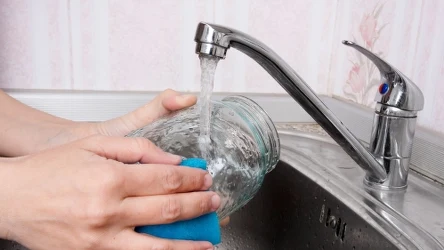 W taki sposób należy wyrzucać słoiki. Czy wiesz, co robisz źle?