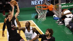 Nikola Mirotić (przy piłce)