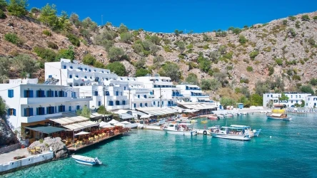 W popularnych krajach takich jak Grecja, poza sezonem wakacyjnym można znaleźć tanie oferty wypoczynku 