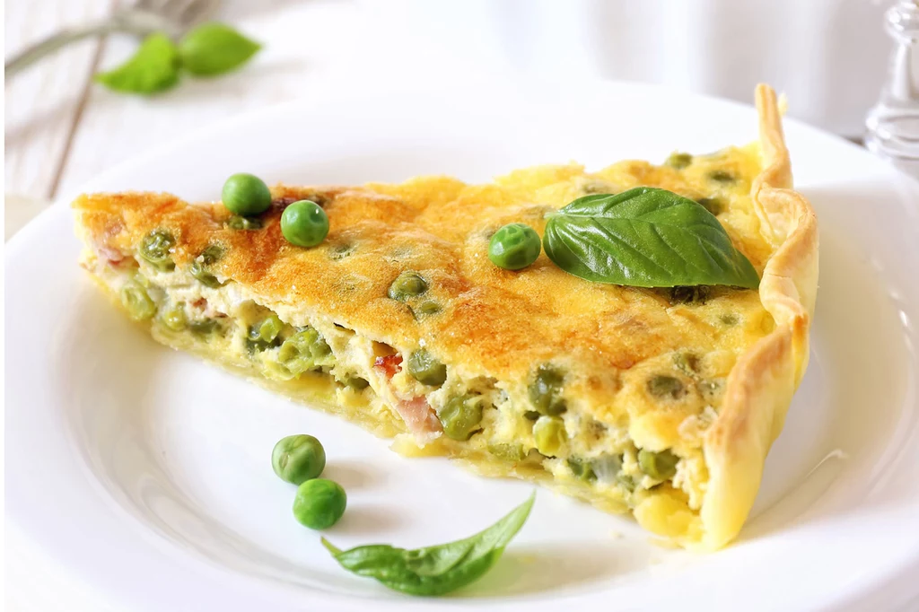 Tarta z zielonym groszkiem i boczkiem Tarta z zielonym groszkiem i boczkiem