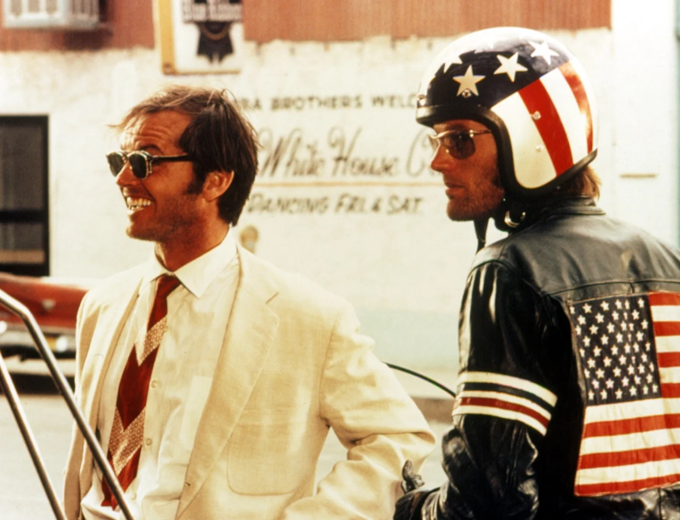 Żaden aktor w historii Hollywood nie był nominowany do Oscara więcej razy niż Jack Nicholson. Z okazji 80. urodzin gwiazdora przypominamy wszystkie jego dostrzeżone przez Akademię kreacje. 

Pierwszą w karierze nominację do Oscara Nicholson otrzymał za drugoplanową rolę borykającego się z alkoholowym problemem prawnika George'a Hansona w kultowym dziele kontrkultury - "Swobodnym jeźdźcu" (1969)  Dennisa Hoppera. Nicholson zawdzięczał swój pierwszy sukces odrobinie szczęścia, trafił do obsady "Swobodnego jeźdźca" po tym, jak przewidziany do roli Hansona Rip Torn pokłócił się z reżyserem Dennisem Hopperem.