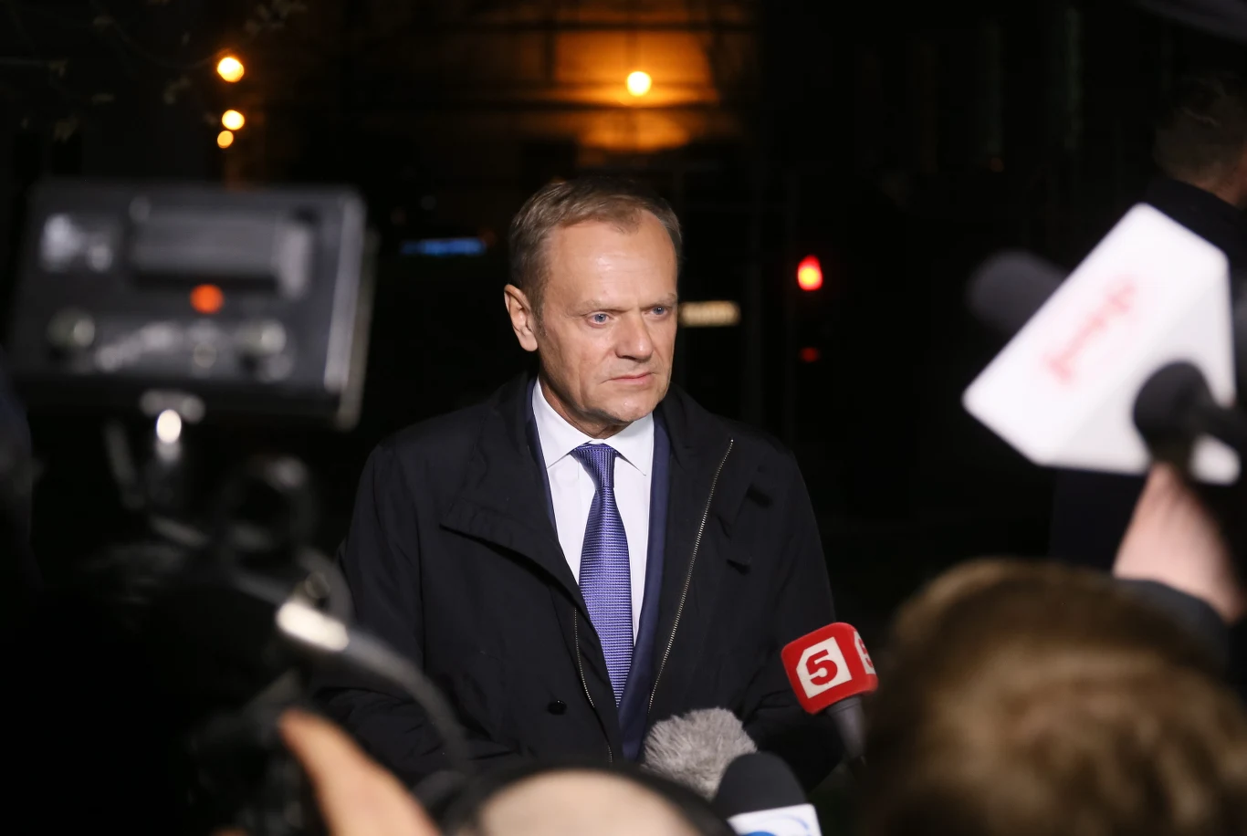 Przesłuchanie Tuska zakończyło się po godz. 20 Trwało ponad osiem godzin Przesłuchanie Tuska zakończyło się po godz. 20 Trwało ponad osiem godzin