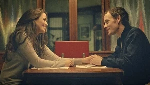 Anton Yelchin i Lucie Lucas w filmie "Porto"
