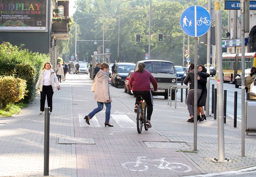 Drogi pieszych i rowerzystów krzyżują się często