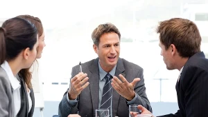 Przeciętny Polak czeka na podwyżkę 2,5 roku, a gdy straci pracę szuka jej ponad rok