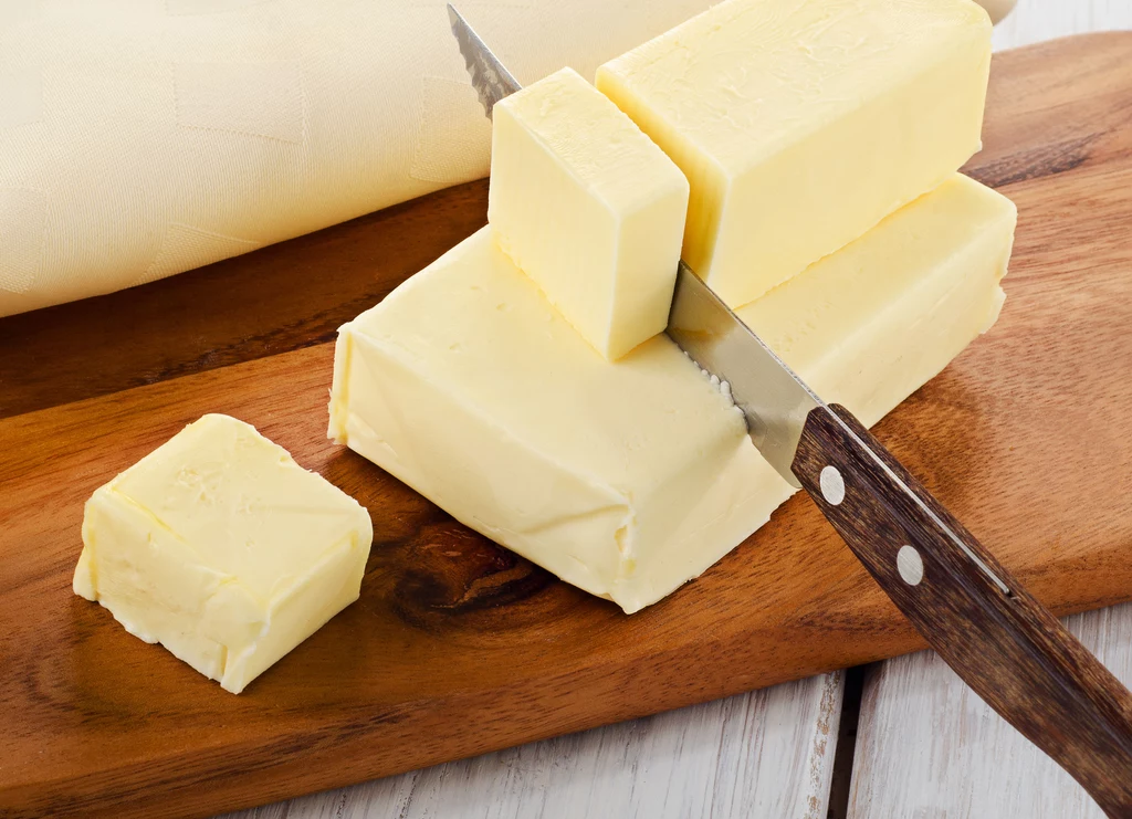 Masło to dobry wybór, jeśli chodzi o smarowanie pieczywa