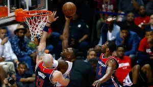 Marcin Gortat w walce pod koszem