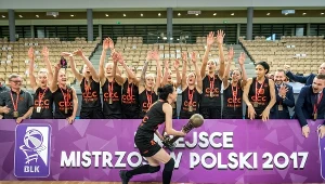 Koszykarki CCC Polkowice cieszą się z medalu