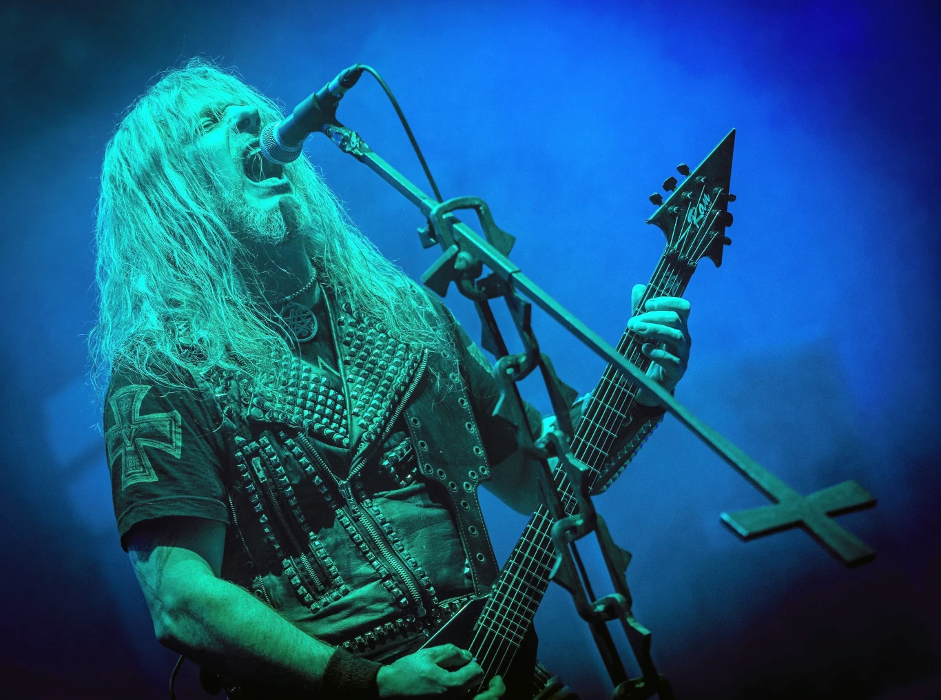 Polską scenę metalową reprezentował m.in. Vader.