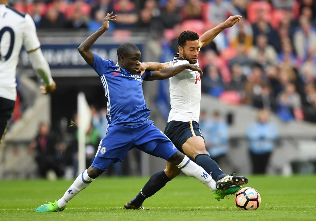 N'Golo Kante (z lewej) N'Golo Kante (z lewej)