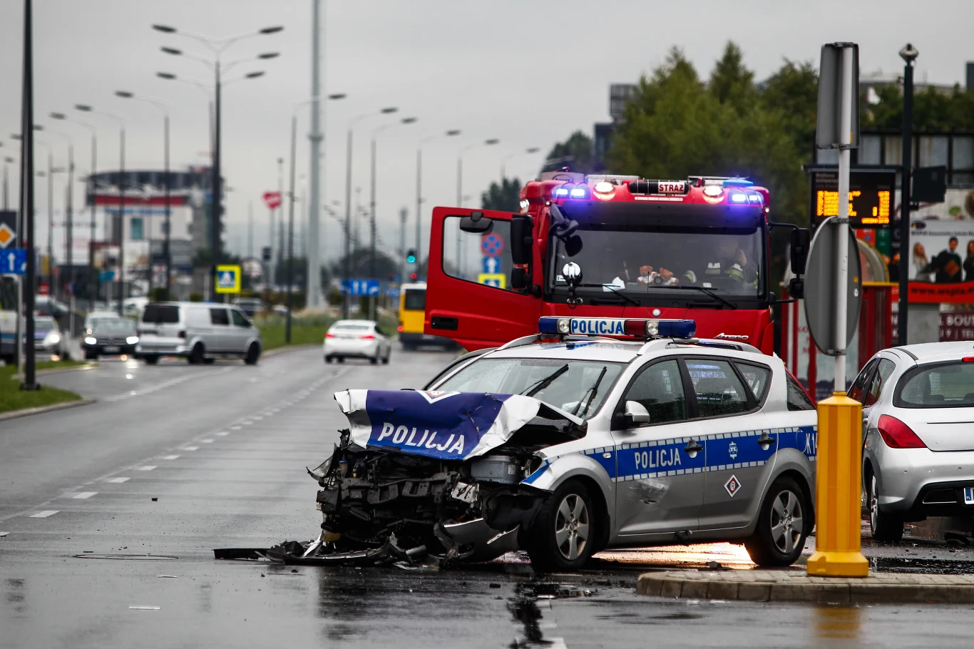 Policjanci odpowiadają za uszkodzenia do wysokości trzech pensji Policjanci odpowiadają za uszkodzenia do wysokości trzech pensji
