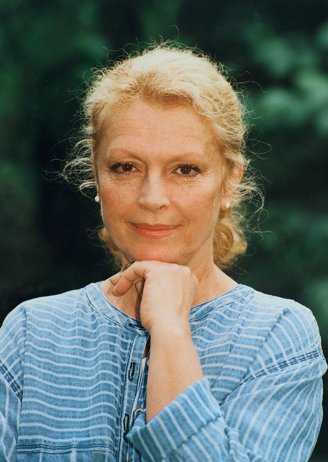 Ewa Wiśniewska to również ceniona aktorka teatralna. Na scenach warszawskich występuje od lat sześćdziesiątych. Grała m.in. w teatrach: Ludowym (1966-1974), Kwadrat (1974-1977), Nowym (1977-1983) i Ateneum (1983-2009).

Wystąpiła np. w spektaklach: Edwarda Dziewońskiego (np. rola Ellen Turner w "Prawdziwym mężczyźnie" Jamesa Thurbera i Elliota Nugenta, 1974, Kwadrat), Macieja Englerta (Cyntia w "Prawdziwym inspektorze Dogu" Toma Stopparda, Kwadrat, 1976), Kazimierza Kutza (Ada we "Wkrótce nadejdą bracia" Janusza Krasińskiego, Ateneum, 1984), Adama Hanuszkiewicza (Infantka w "Cydzie" Jana Andrzeja Morsztyna, Ateneum, 1985), Janusza Warmińskiego (Szarlotta Iwanowna w "Wiśniowym sadzie" Antoniego Czechowa, Ateneum, 1986), Gustawa Holoubka (Kasztelanowa w "Mazepie" Juliusza Słowackiego, Ateneum, 1992), Marka Koterskiego ("Dom wariatów", Ateneum, 1998). Występowała również w Kabarecie Dudek.