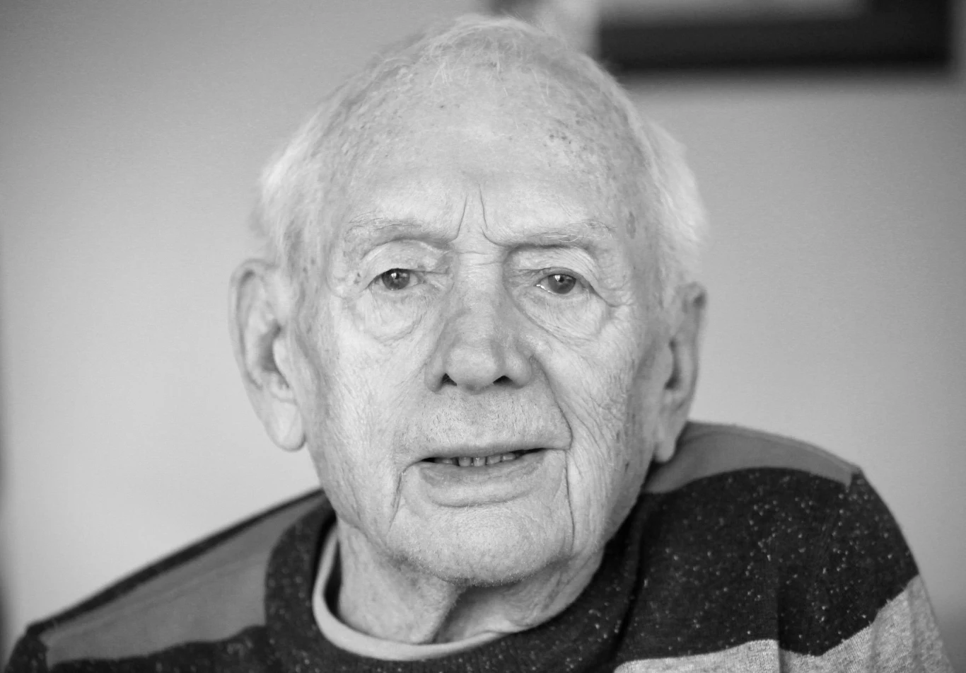 Scenarzystka "M jak miłość", Ilona Łepkowska, w rozmowie z TVN24 powiedziała, że warto przypomnieć sobie wcześniejsze role Pyrkosza. "Był wybitnym aktorem, także teatralnym (...) Miał w sobie pewien rodzaj takiej naturalności, która zjednywała mu sympatię widzów. Tak samo w 'Czterech pancernych' czy 'Janosiku', czy w 'Vabanku'. Z tych ról też go zawsze będziemy pamiętali" - wymieniała.

"Dobrze się z nim pracowało. Miał jedną przywarę: nie za bardzo lubił się uczyć tekstu i rzeczywiście produkcja dokonywała cudów, przyklejając mu kartki z tekstem na rozmaitych rekwizytach" - zdradziła Łepkowska.