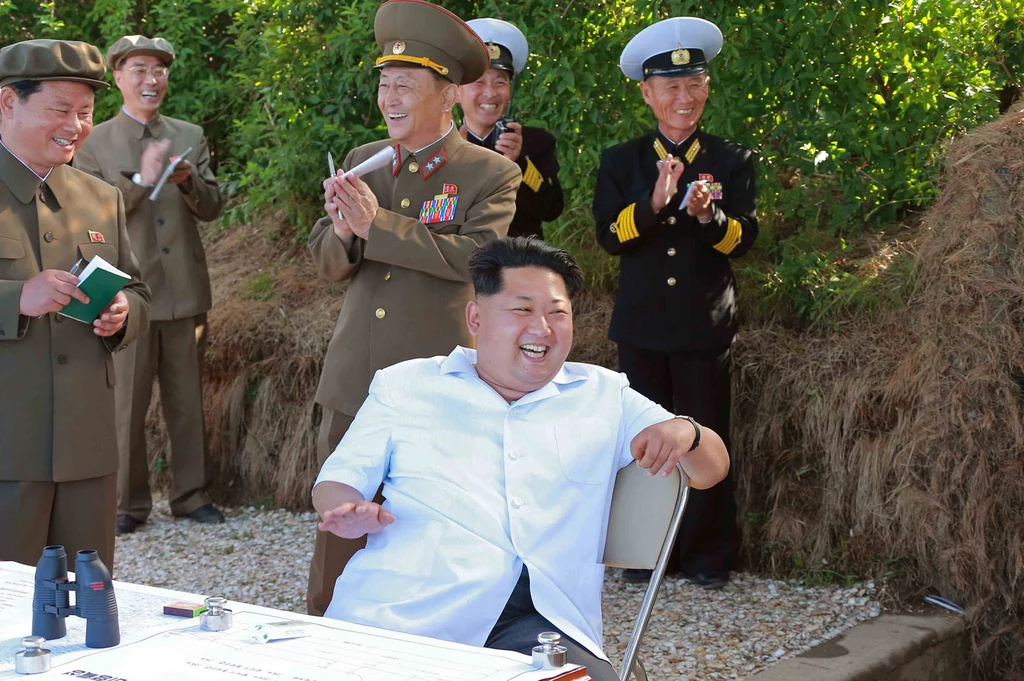 Ćwiczenia wojskowe są najprawdopodobniej nadzorowane przez samego przywódcę Korei Północnej, Kim Dzong Una Ćwiczenia wojskowe są najprawdopodobniej nadzorowane przez samego przywódcę Korei Północnej, Kim Dzong Una