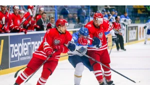 Krzysztof Zapała (z prawej) i Mateusz Bryk w starciu z Kazachstenem