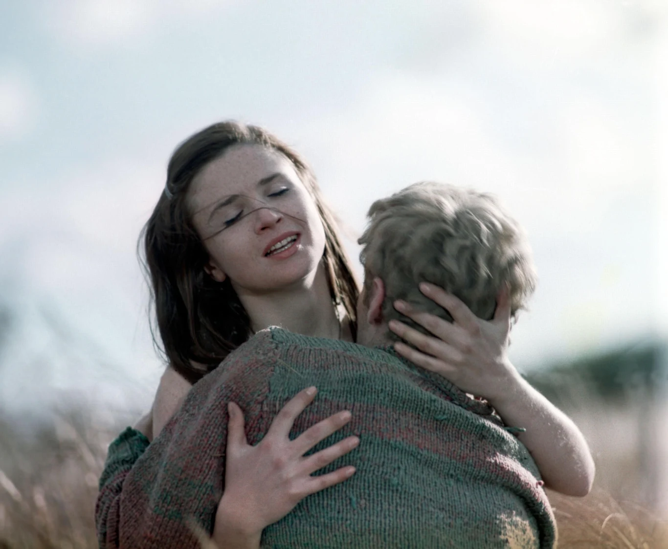 Celińska zadebiutowała w filmie Andrzeja Wajdy "Krajobraz po bitwie" (1970). Akcja filmu rozgrywa się w byłym obozie koncentracyjnym na terenie Niemiec. Celińska zagrała tam Żydówkę Ninę, pragnącą uciec z obozu razem z młodym poetą Tadeuszem.

"Są takie role, które - jesteś przekonany - są twoje. Choć rzadko miałam takie poczucie. Są jak energia, która przychodzi z góry. Odnalazłam Ninę w sobie. Moje dzieciństwo to był czarno-biały film. Przeżywałam takie mroki jak ona" - wspominała po latach aktorka.