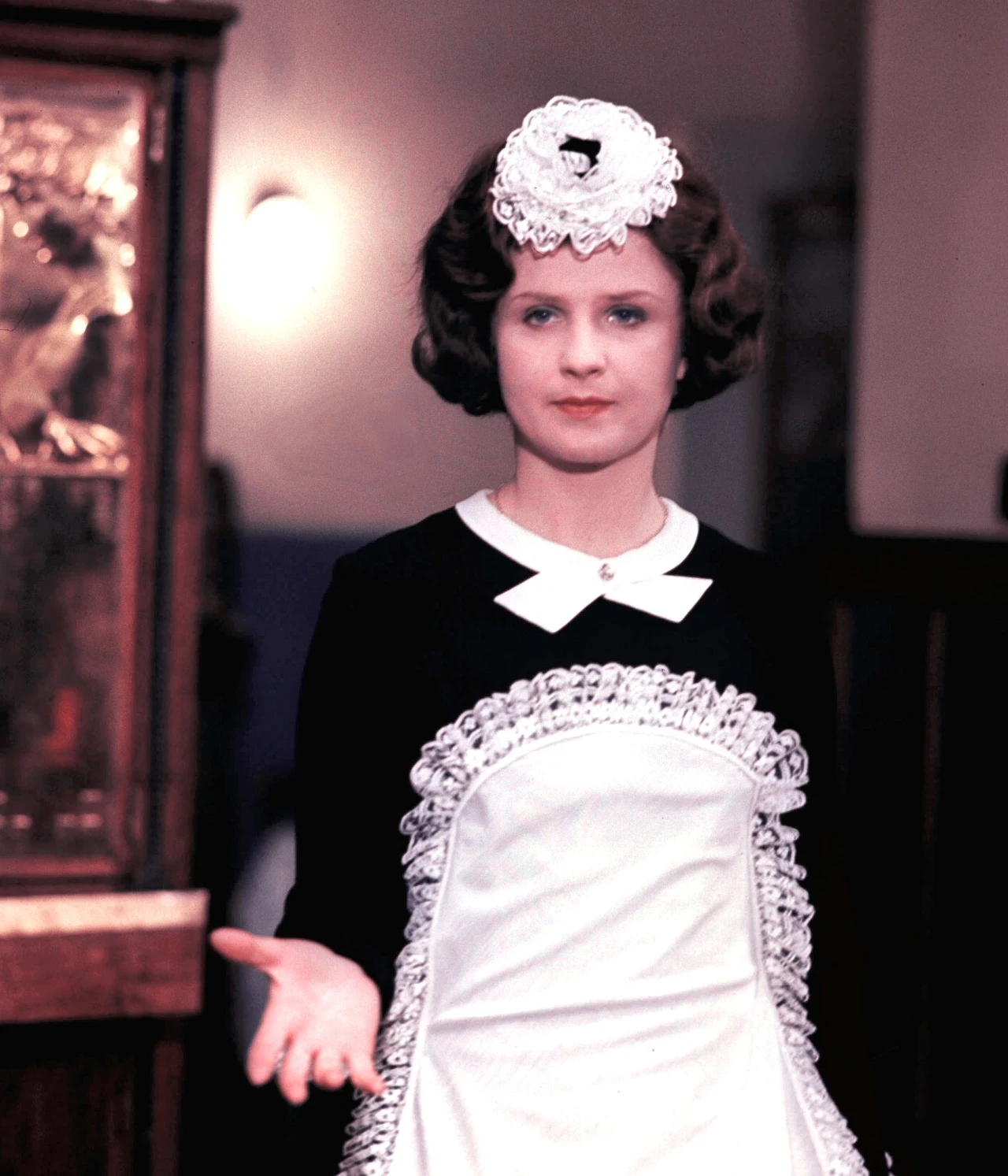 "Aktor powinien się bronić przed stawianiem kropki nad 'i' w budowaniu postaci. "Trzeba zostawić jej jakąś przestrzeń. Czasem łapię się na tym - to dotyczy zarówno pracy mojej, jak i kolegów - że kiedy na scenie powiem: 'Wiesz, ten moment jest dobry', to zostaje to dookreślone, nie ma już takiej siły, nie pochodzi z wewnątrz, zaczyna być sztuczne" - w rozmowie z Ewą Gałązką ("Gazeta Telewizyjna") Celińska opowiedziała, w jaki sposób buduje ekranowe i sceniczne role.

Na zdjęciu: w filmie "Zaklęte rewiry" Janusza Majewskiego.