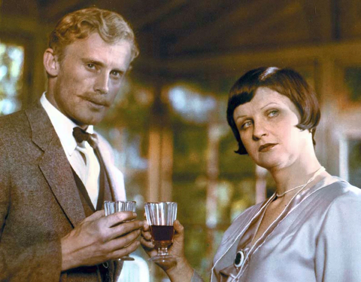 Celińska grała też Lusię w kultowej komedii Stanisława Barei "Nie ma róży bez ognia" (1974), Agnieszkę w "Nocach i dniach" (1975) Jerzego Antczaka oraz Zosię w "Pannach z Wilka" (1979, na zdjęciu) Andrzeja Wajdy.

Była Lusią w "Zmiennikach" (1986), Kęsikową w "Złotopolskich" (1998-2002), Goździkową w "Galimatiasie 2" (1989) i babcią Jadzią w "Bulionerach" (2004-2006). Podobała się jako Bożenka w serialu "Alternatywy 4" (1983), ale też jako Janina Kubiak w "Samym życiu" (2002-2010). Teraz gra Amelię w serialu "Barwy szczęścia".