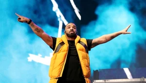 Drake tańczy w tłumie razem z ochroniarzami. Zobacz wideo