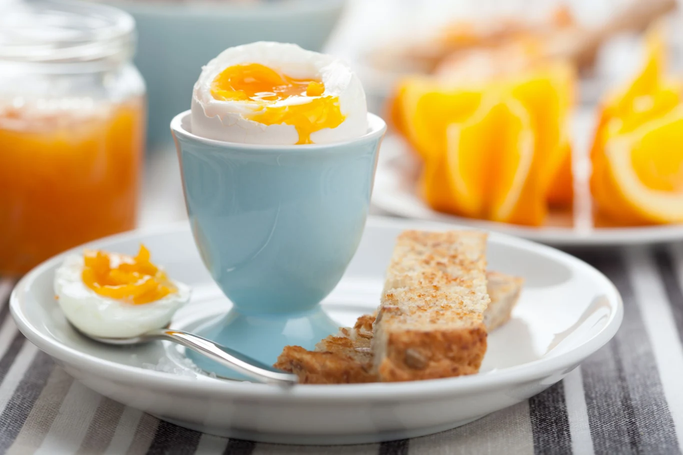 Lepsze jajko na miękko czy na twardo? Odpowiadamy Lepsze jajko na miękko czy na twardo? Odpowiadamy