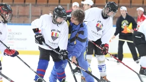Jarosław Byrski szkoli w Polsce młodych hokeistów