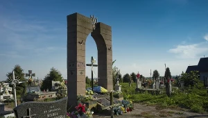 Nielegalnie wzniesiony pomnik UPA na cmentarzu w Hruszowicach