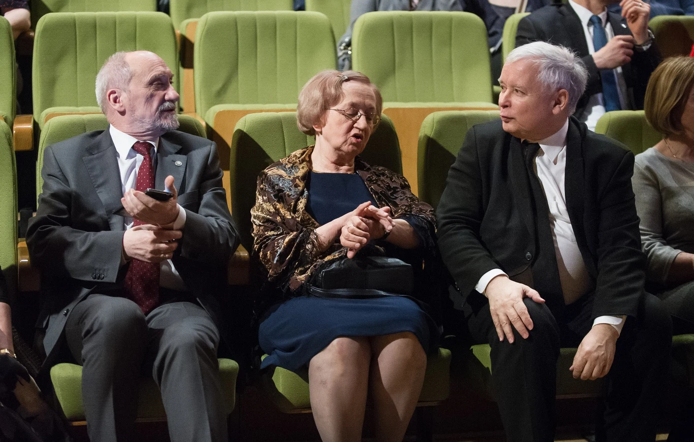 Jarosław Kaczyński i Antoni Macierewicz z żoną Jarosław Kaczyński i Antoni Macierewicz z żoną