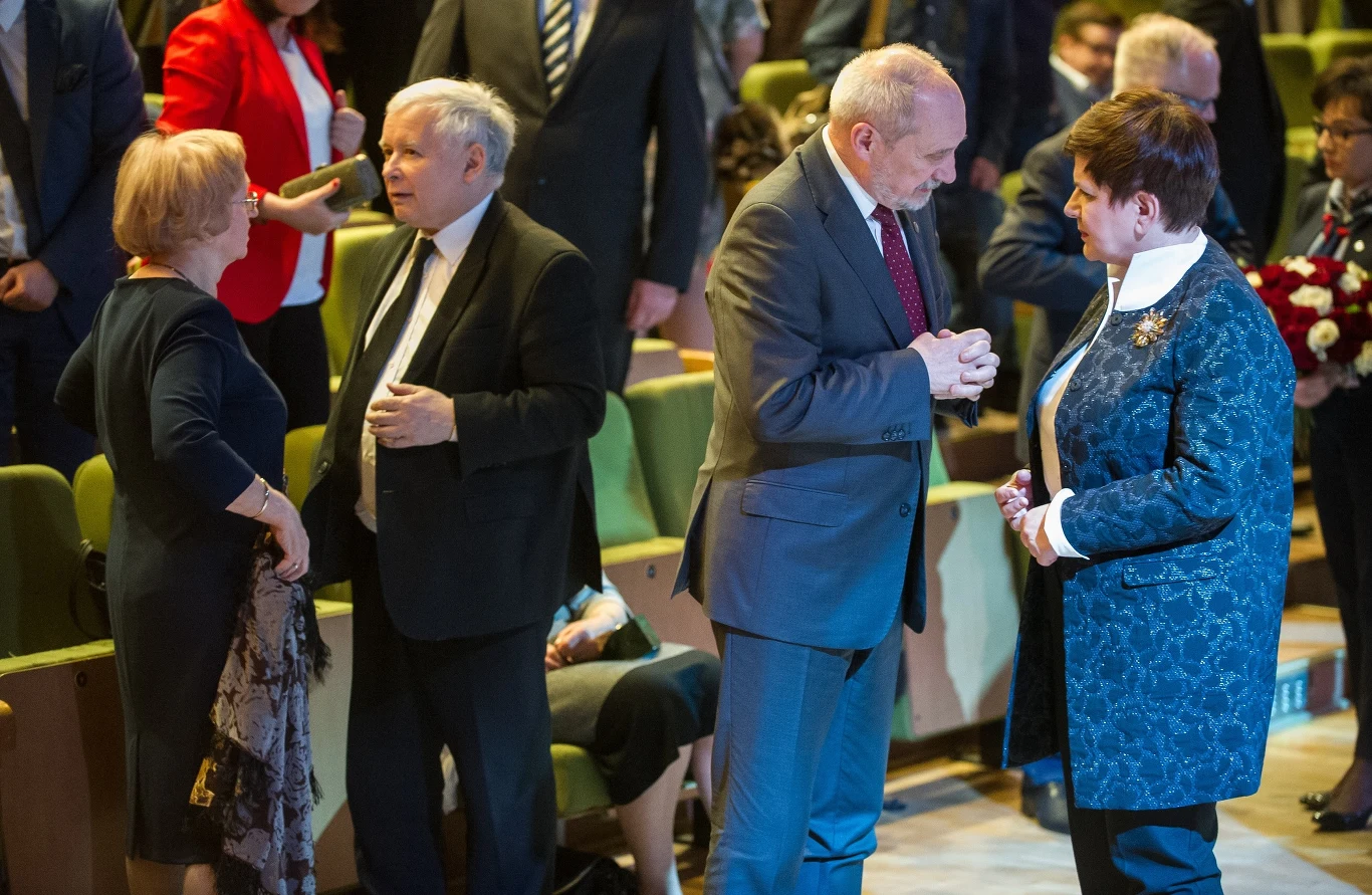 Na jubileuszowym koncercie dla Jana Pietrzaka pojawiło się sporo polityków PiS Na jubileuszowym koncercie dla Jana Pietrzaka pojawiło się sporo polityków PiS