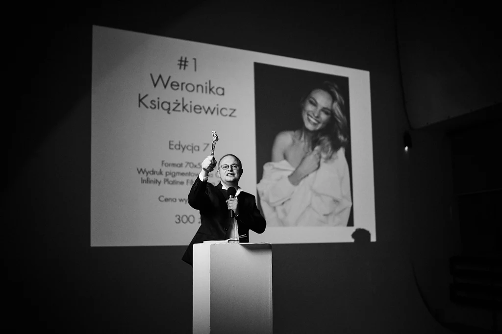 Zlicytowano 10 prac oraz jeden egzemplarz albumu z podpisami bohaterek 96 zdjęć „belli”. Zlicytowano 10 prac oraz jeden egzemplarz albumu z podpisami bohaterek 96 zdjęć „belli”.