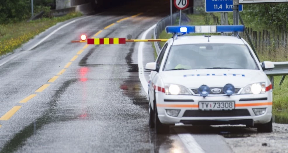 Dziewięć minut po alarmie policja otrzymała zgłoszenie o pożarze auta