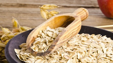 ​Większość Polaków kocha płatki owsiane. Dietetyk wyjaśnia, które są najlepsze