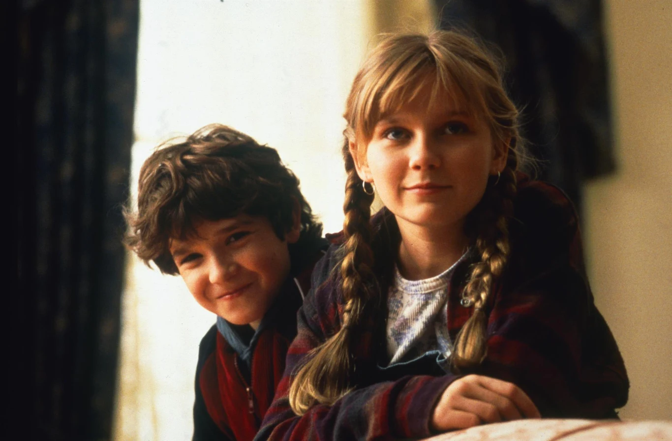 W 1994 roku Kirsten zagrała też w "Małych kobietkach", adaptacji słynnej powieści Louisy May Alcott, u boku m.in. Susan Sarandon, Claire Danes i Winony Ryder, a zaledwie rok później wystąpiła w niezwykle kasowym filmie przygodowym "Jumanji", którego gwiazdą był Robin Williams.