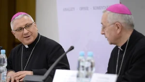 Przewodniczący Konferencji Episkopatu Polski abp Stanisław Gądecki (P) oraz sekretarz generalny Konferencji Episkopatu Polski bp Artur Miziński (L)