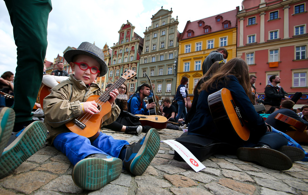 W Gitarowym Rekordzie Guinessa biorą udział także najmłodsi