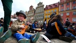 Gitarowy Rekord Guinessa we Wrocławiu: Potrzeba 7357 gitar