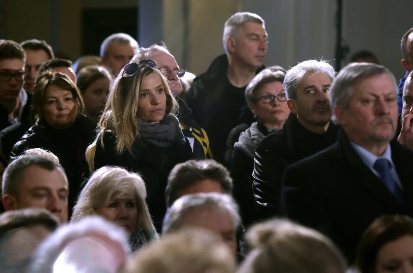 Aktorka Joanna Koroniewska (C) podczas uroczystości pogrzebowych Witolda Pyrkosza.