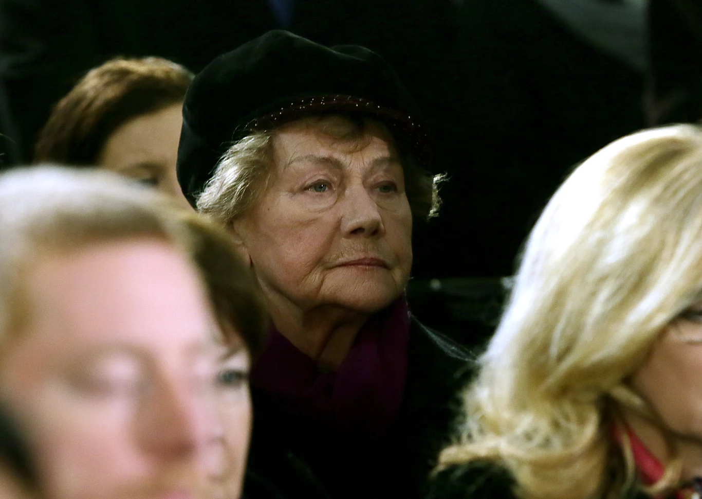 "Do tej pory w to nie wierzę, że wejdę do tej mojej kuchni, podejdę do stołu i krzesła, gdzie zawsze siedział Witek, a jego tam nie będzie. Ja w to nie wierze, to jest niemożliwe" - serialowej małżonce Pyrkosza, Teresie Lipowskiej, trudno pogodzić się ze stratą ekranowego partnera.